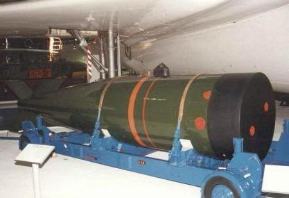 un-b-52-perd-deux-bombes-atomiques/hbomb35.jpg