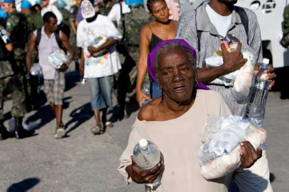 haiti-110-000-morts-denombres-laide-enfin-distribuee/clip-image001.jpg