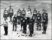 sports-premier-match-de-la-ligue-nationale-de-hockey-aux-etats-unis/bruinsmaroons21.jpg
