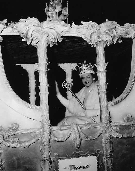 tenue-du-defile-de-nuit-du-premier-carnaval-de-quebec/reine-1956.jpg