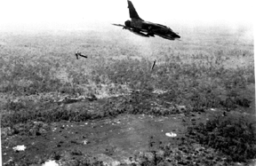 les-americains-bombardent-le-nord-viet-nam/bombingcamb294242.gif