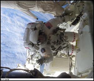 des-astronautes-americains-marchent-neuf-heures-dans-lespace/space37458.jpg