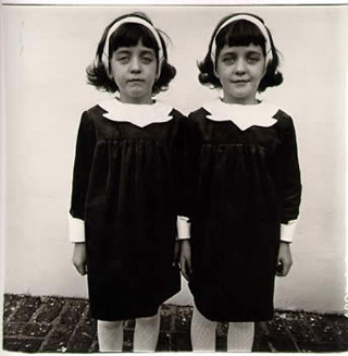 naissance-diane-arbus-photographe-americaine/diane-arbus-twins.jpg
