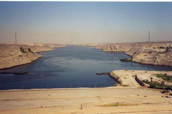 debut-de-la-construction-du-barrage-dassouan/canal-deserts-barrage-assouan-egypte-3566.jpg
