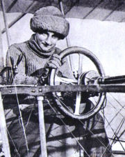 la-baronne-raymonde-de-laroche-obtient-le-premier-brevet-de-pilote-accorde-a-une-femme/180px-raymonde-de-laroche-19092.jpg