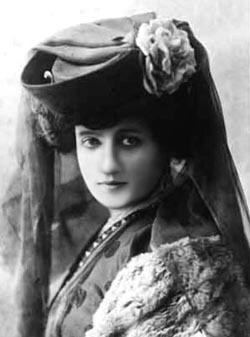 la-baronne-raymonde-de-laroche-obtient-le-premier-brevet-de-pilote-accorde-a-une-femme/de-laroche-2-1909-2501.jpg