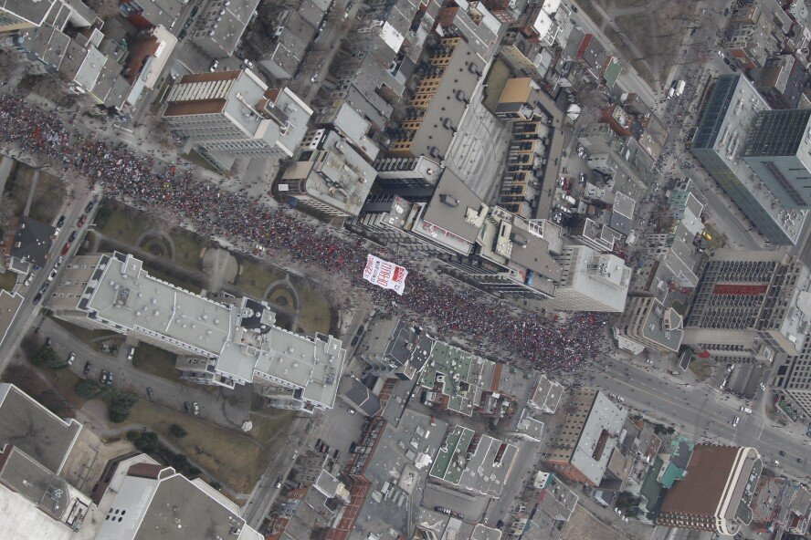 plus-de-200-000-manifestants-a-montreal/manif4.jpg