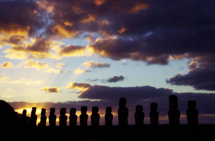 decouverte-de-lile-de-paques/moai-sunrise1811.jpg