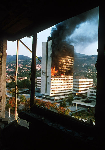 debut-du-siege-de-sarajevo/evstafiev-sarajevo-building-burns5259.jpg